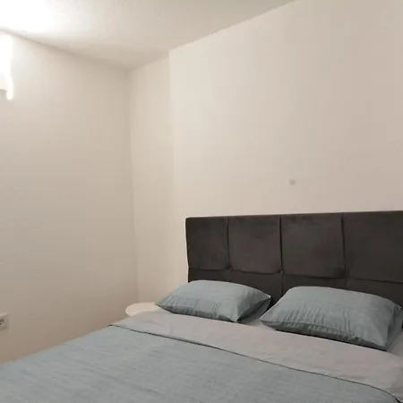 Apartman Alex شقة